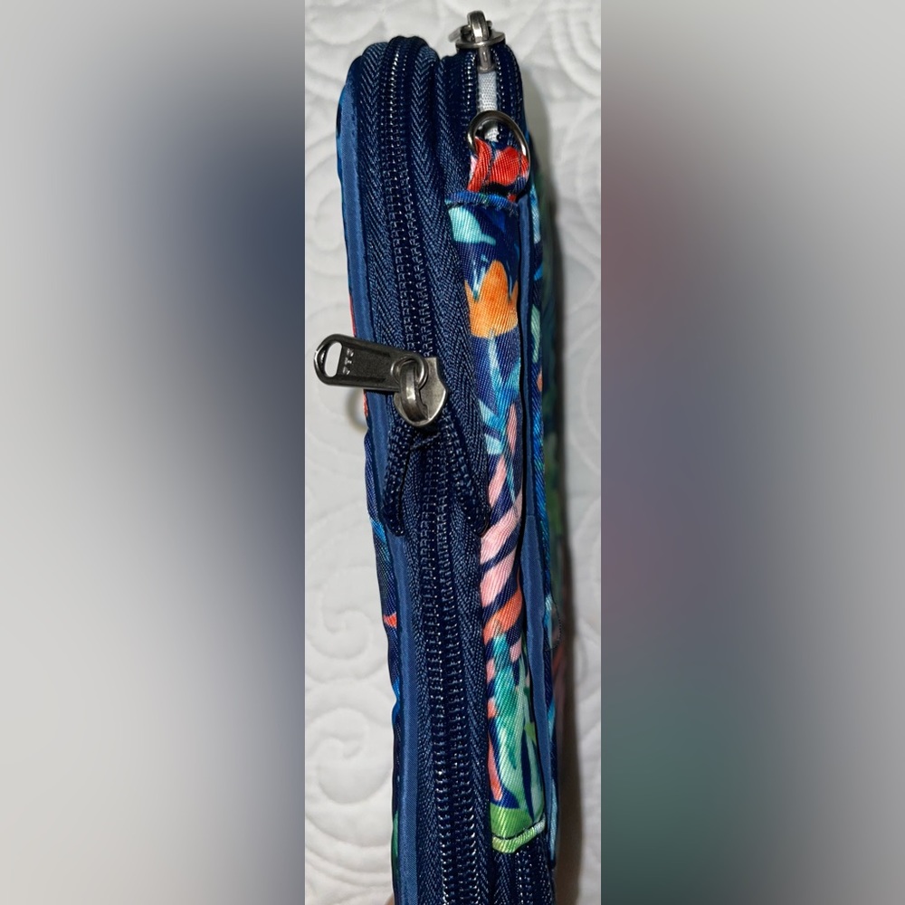 Multi-Accessory Pouch - Picture 5 of 8